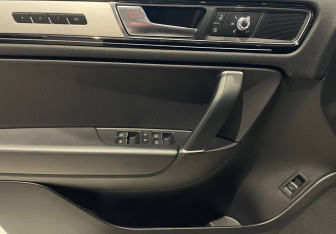 Подержанный автомобиль Volkswagen Touareg 2017 года (20 фото)