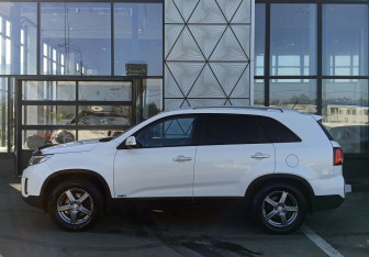 Подержанный автомобиль Kia Sorento 2014 года (8 фото)