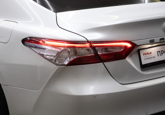 Подержанный автомобиль Toyota Camry Sedan 2020 года (21 фото)