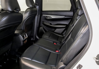 Подержанный автомобиль Infiniti QX50 2018 года (12 фото)