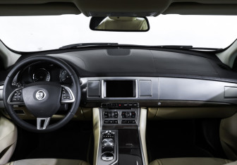 Подержанный автомобиль Jaguar XF Sedan 2013 года (17 фото)