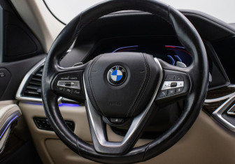 Подержанный автомобиль BMW X6 2020 года (15 фото)