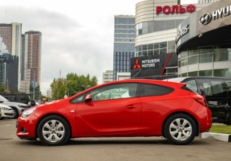 Подержанный автомобиль Opel Astra Hatchback 2014 года (6 фото)