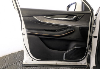 Подержанный автомобиль Exeed LX 2022 года (19 фото)