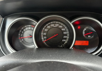 Подержанный автомобиль Nissan Tiida Sedan 2012 года (12 фото)