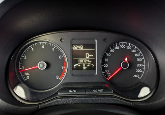 Подержанный автомобиль Volkswagen Polo Sedan 2017 года (13 фото)