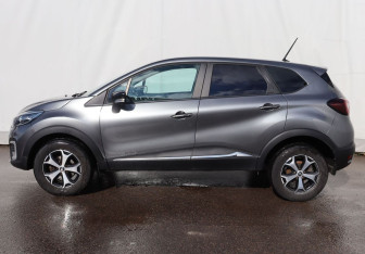 Подержанный автомобиль Renault Kaptur 2020 года (8 фото)