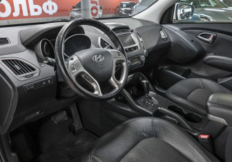 Подержанный автомобиль Hyundai ix35 2012 года (16 фото)