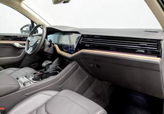 Подержанный автомобиль Volkswagen Touareg 2019 года (11 фото)