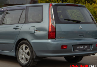 Подержанный автомобиль Mitsubishi Lancer Wagon 2007 года (17 фото)