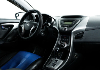 Подержанный автомобиль Hyundai Elantra Sedan 2012 года (8 фото)