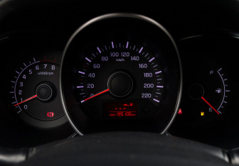 Подержанный автомобиль Kia Rio Sedan 2014 года (12 фото)