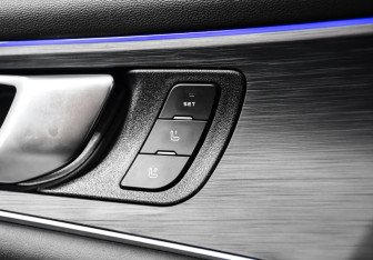 Подержанный автомобиль Changan UNI-K 2023 года (18 фото)