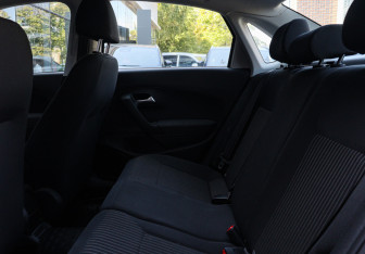 Подержанный автомобиль Volkswagen Polo Sedan 2012 года (8 фото)
