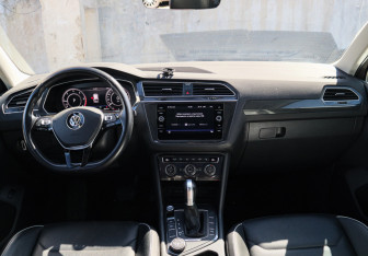 Подержанный автомобиль Volkswagen Tiguan 2018 года (10 фото)