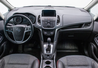 Подержанный автомобиль Opel Zafira Compactvan 2013 года (13 фото)