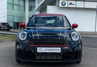 Подержанный автомобиль MINI Hatch 2021 года (2 фото)