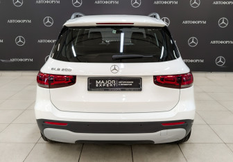 Подержанный автомобиль Mercedes-Benz GLB 2021 года (6 фото)