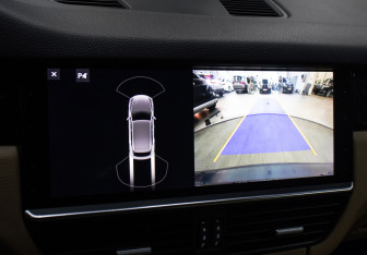 Подержанный автомобиль Porsche Cayenne 2018 года (20 фото)