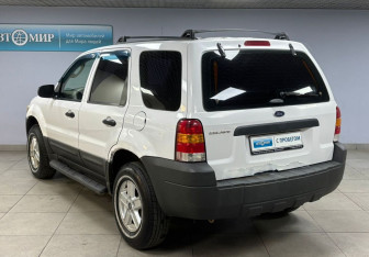 Подержанный автомобиль Ford Escape 2005 года (7 фото)