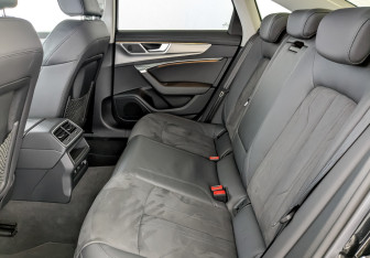 Подержанный автомобиль Audi A6 Sedan 2021 года (12 фото)