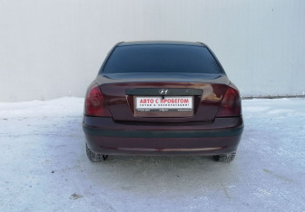 Подержанный автомобиль Hyundai Elantra Sedan 2004 года (6 фото)