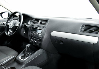 Подержанный автомобиль Volkswagen Jetta Sedan 2012 года (6 фото)