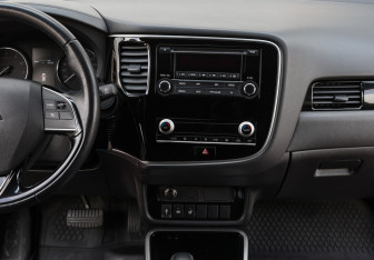 Подержанный автомобиль Mitsubishi Outlander 2021 года (15 фото)