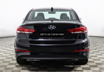 Подержанный автомобиль Hyundai Elantra Sedan 2017 года (4 фото)