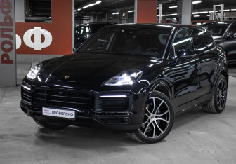Подержанный автомобиль Porsche Cayenne 2021 года (27 фото)