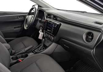 Подержанный автомобиль Toyota Corolla Sedan 2017 года (13 фото)