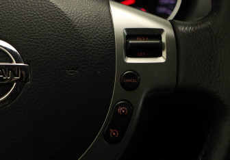 Подержанный автомобиль Nissan Qashqai 2012 года (11 фото)