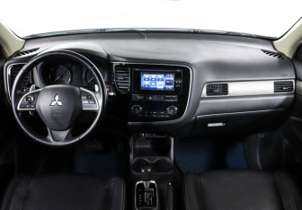 Подержанный автомобиль Mitsubishi Outlander 2013 года (9 фото)