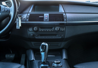 Подержанный автомобиль BMW X6 2010 года (15 фото)