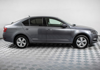 Подержанный автомобиль Skoda Octavia Liftback 2018 года (4 фото)