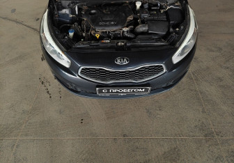Подержанный автомобиль Kia Ceed Hatchback 2012 года (14 фото)