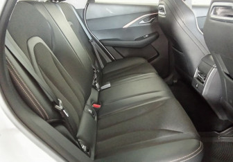 Подержанный автомобиль Omoda C5 2023 года (10 фото)