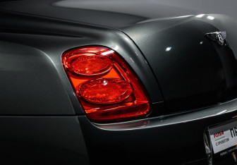Подержанный автомобиль Bentley Continental Flying Spur 2006 года (16 фото)