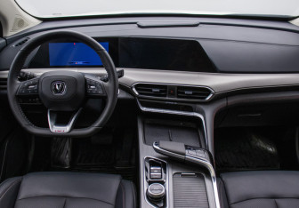 Подержанный автомобиль Changan UNI-T 2023 года (13 фото)