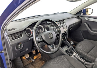 Подержанный автомобиль Skoda Octavia Liftback 2019 года (16 фото)