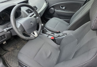 Подержанный автомобиль Renault Fluence 2012 года (9 фото)