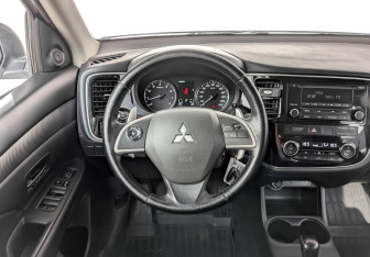 Подержанный автомобиль Mitsubishi Outlander 2013 года (21 фото)