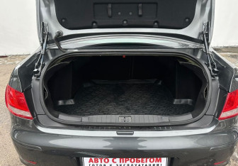 Подержанный автомобиль Peugeot 408 2014 года (15 фото)