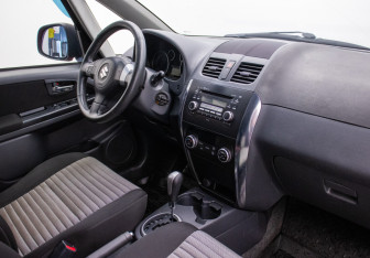 Подержанный автомобиль Suzuki SX4 Hatchback 2010 года (10 фото)