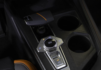 Подержанный автомобиль Changan UNI-V 2024 года (16 фото)