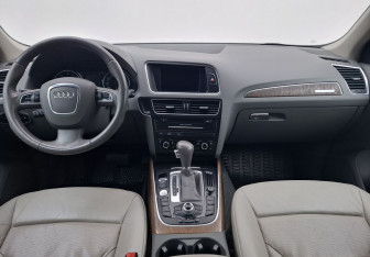 Подержанный автомобиль Audi Q5 2010 года (12 фото)