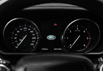 Подержанный автомобиль Land Rover Discovery 2017 года (38 фото)