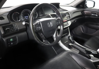 Подержанный автомобиль Honda Accord Sedan 2013 года (8 фото)