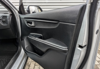 Подержанный автомобиль Kia Rio Hatchback 2021 года (24 фото)