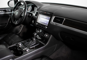 Подержанный автомобиль Volkswagen Touareg 2015 года (10 фото)